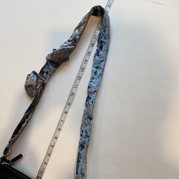 Twig & Arrow Small Black Purse Gray Velvet Strap Zipper Bag D24 - Picture 15 of 16